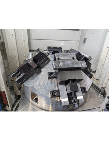 PIRÁMIDE CON 4 MORDAZAS