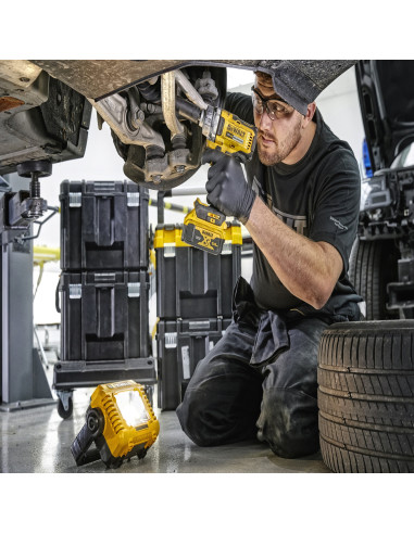 DCL077-XJ - Luz LED compacta XR...