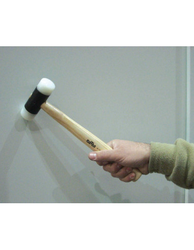 Maza de nailon con mango madera