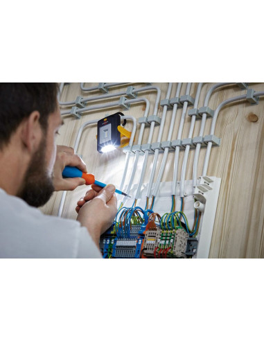 Linterna de trabajo a pilas HL DB43...