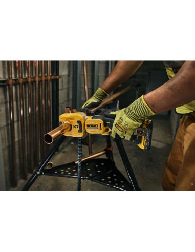 DCE154N-XJ - Cortadora Tubos de Cobre...