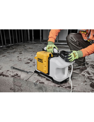 DCE6820N-XJ - Bomba de agua XR 18V...