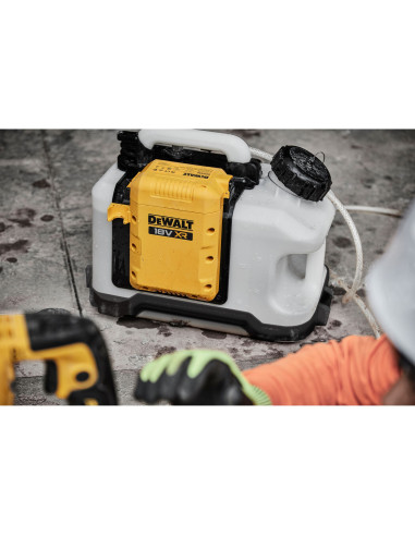 DCE6820N-XJ - Bomba de agua XR 18V...