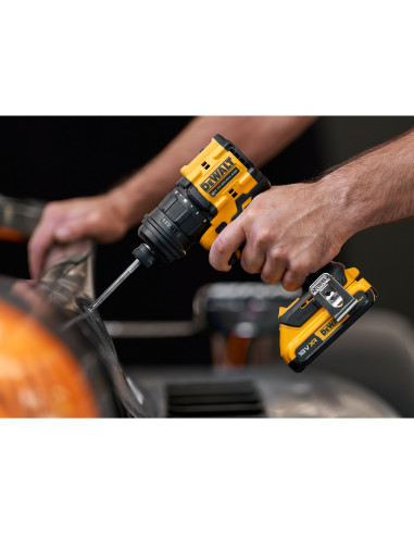 DCD803D2T-QW - Taladro Atornillador...