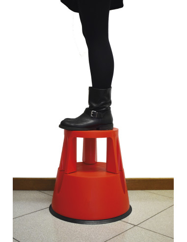 Taburete de plástico con ruedas...