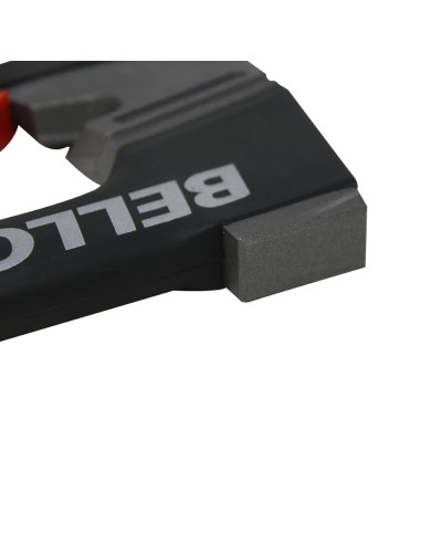 Hacha forjada y sobre-inyectada...