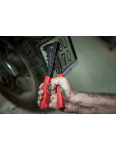 Remachadora con bocas intercambiables...