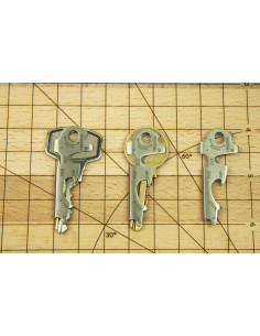 KEYTOOL- LLAVERO CON 8 HERRAMIENTAS EN 1 2
