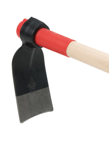 Azada forjada con mango de madera con...