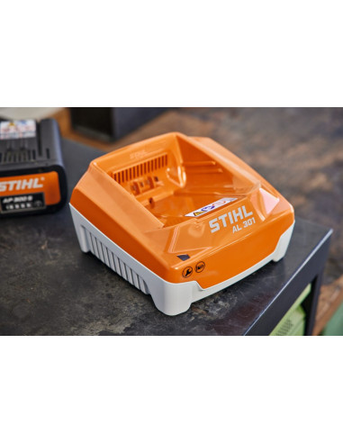 CARGADOR RÁPIDO STIHL AL 301 CARGADOR RÁPIDO STIHL AL 301