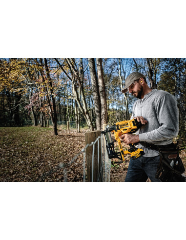 DCFS950N-XJ Grapadora de Cercas sin...