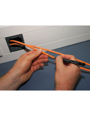 Marcador permanente con punta fina...