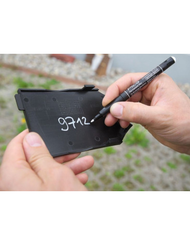 Marcador blanco permanente con punta...